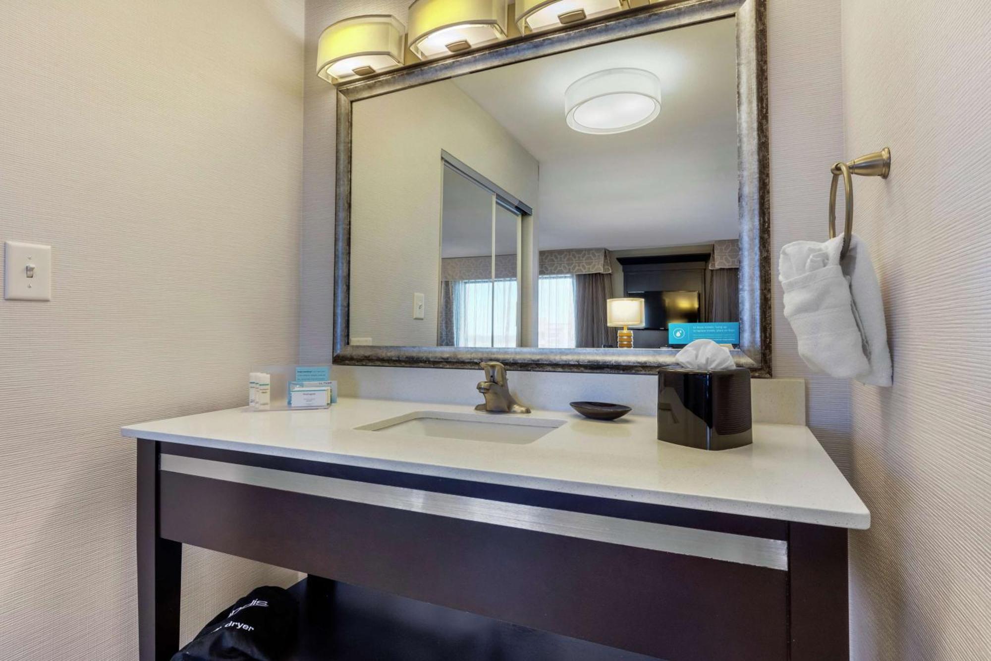 Hampton Inn And Suites Columbus, Ms Esterno foto